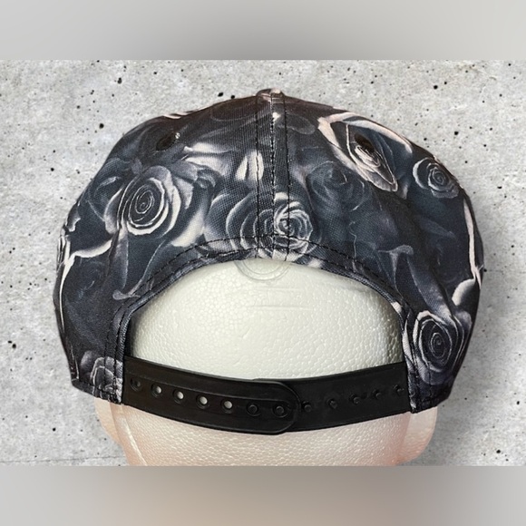 Quanhaigou Black Rose Snap Back Hat - Picture 4 of 9